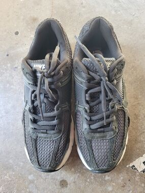 Women's Nike Zoom Vomero 5 Cargo Khaki/Sequoia-Sail (FQ8898 325) - 11W/9.5M